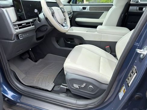 Used 2025 Hyundai Santa Fe Limited FWD image 9