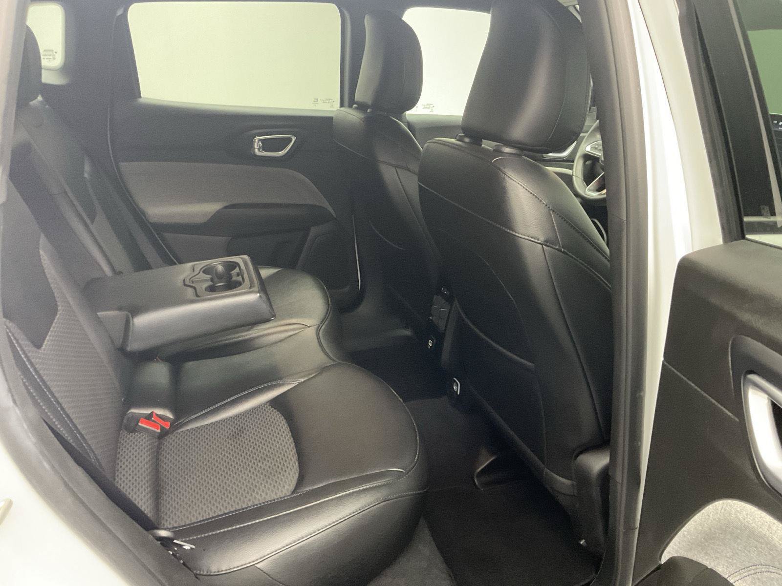Used 2024 Jeep Compass Latitude AWD/4WD image 25