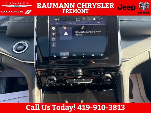 Used 2023 Jeep Grand Cherokee Laredo w/ Luxury Tech Group I AWD/4WD image 18