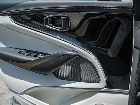 New 2025 Aston Martin DBX 707 image 32