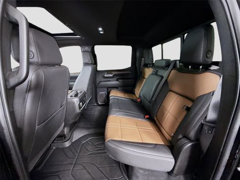 Used 2025 Chevrolet Silverado 1500 High Country w/ High Country Premium Package AWD/4WD image 19