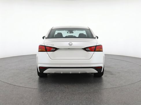 Used 2025 Nissan Altima 2.5 SV FWD image 7