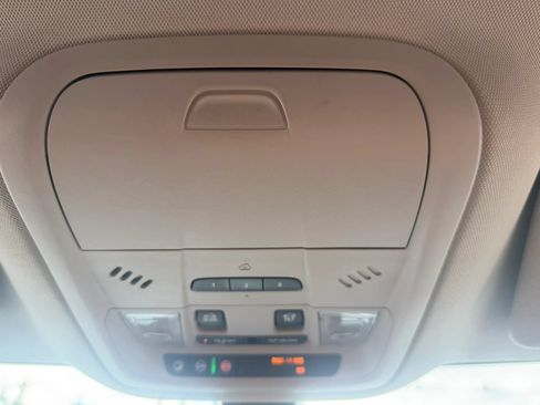 Used 2018 Buick Enclave Essence AWD/4WD image 22