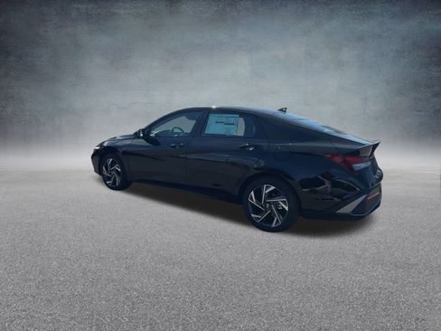 Used 2025 Hyundai Elantra Sport FWD image 17