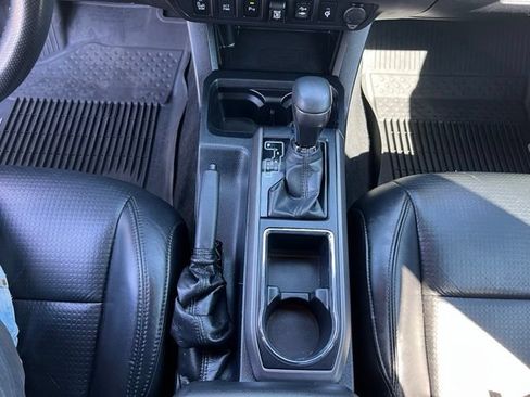 Used 2019 Toyota Tacoma TRD Off-Road AWD/4WD image 25