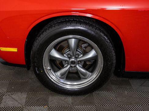 Used 2014 Dodge Challenger SXT image 36