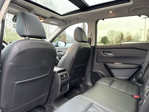 Used 2023 Nissan Rogue Platinum w/ Platinum Premium Package image 13