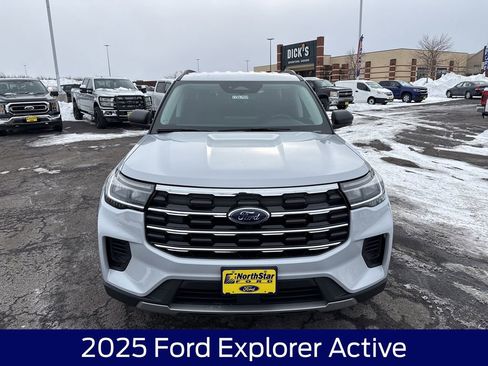 Used 2025 Ford Explorer Active image 4