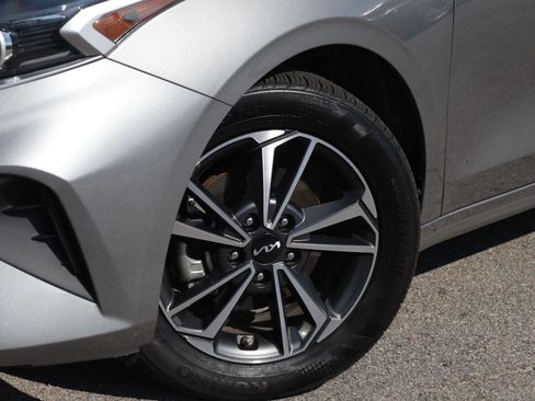 Used 2022 Kia Forte LXS w/ LXS Technology Package FWD image 11