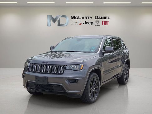 Used 2018 Jeep Grand Cherokee Altitude AWD/4WD image 2