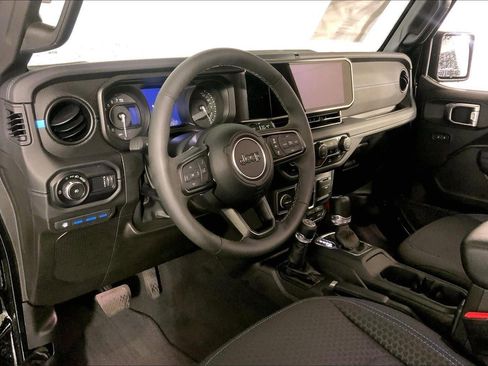 Used 2025 Jeep Wrangler Unlimited Rubicon 4xe w/ Convenience Group AWD/4WD image 14