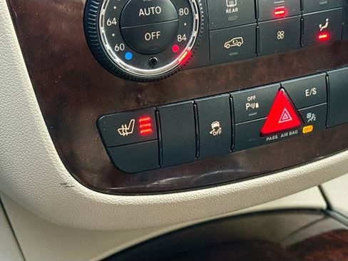 Used 2012 Mercedes-Benz R 350 4MATIC image 21