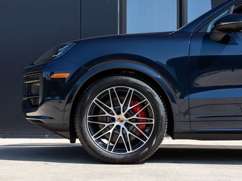 Certified 2025 Porsche Cayenne S AWD/4WD image 13