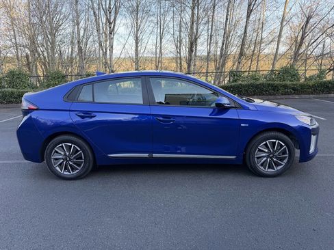 Used 2020 Hyundai Ioniq SE image 4