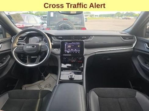 Used 2024 Jeep Grand Cherokee Altitude AWD/4WD image 11