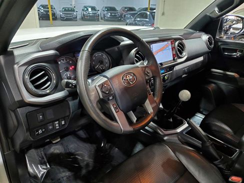 Used 2020 Toyota Tacoma TRD Off-Road image 7