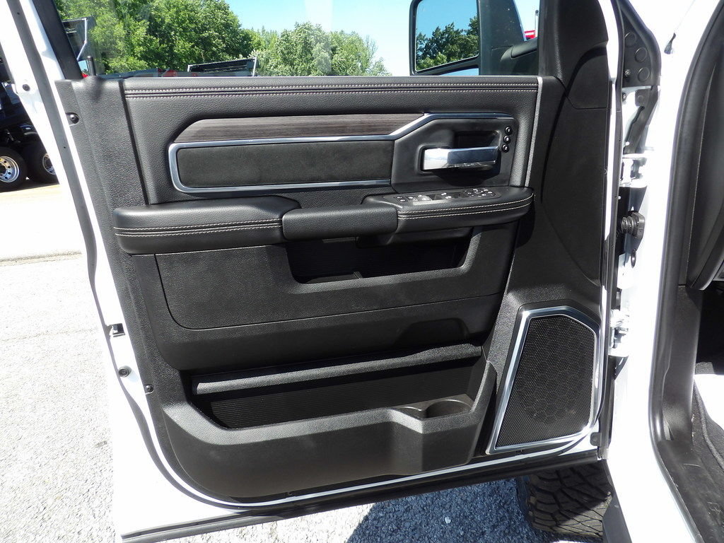 Used 2026 RAM 2500 Laramie AWD/4WD image 14