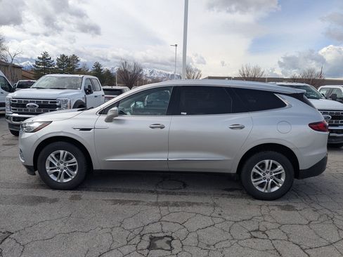 Used 2019 Buick Enclave Essence image 9