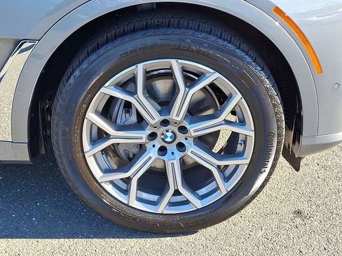 Used 2025 BMW X7 xDrive40i w/ Premium Package image 8