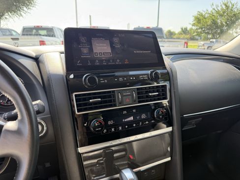 Used 2024 Nissan Armada SV AWD/4WD image 19