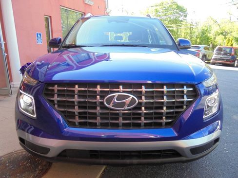 Used 2024 Hyundai Venue Limited FWD image 6