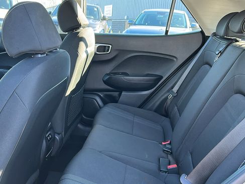 Used 2024 Hyundai Venue SEL image 22