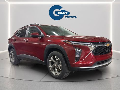 Used 2025 Chevrolet Trax LT w/ LT Convenience Package FWD image 10