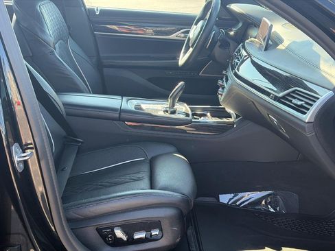 Used 2022 BMW 750i xDrive w/ Executive Package AWD/4WD image 18