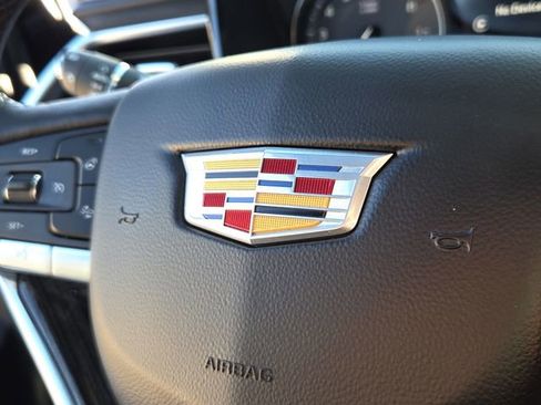 Used 2023 Cadillac XT6 Premium Luxury w/ Technology Package FWD image 27