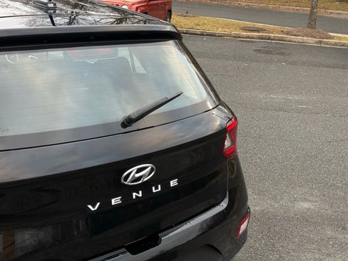 Used 2023 Hyundai Venue SE w/ Cargo Package image 5