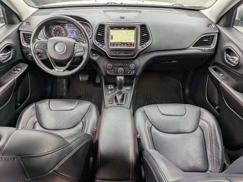 Used 2019 Jeep Cherokee Trailhawk AWD/4WD image 15