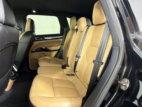 Used 2016 Porsche Cayenne image 19