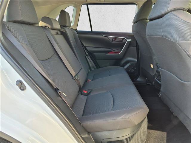 Used 2021 Toyota RAV4 LE AWD/4WD image 19
