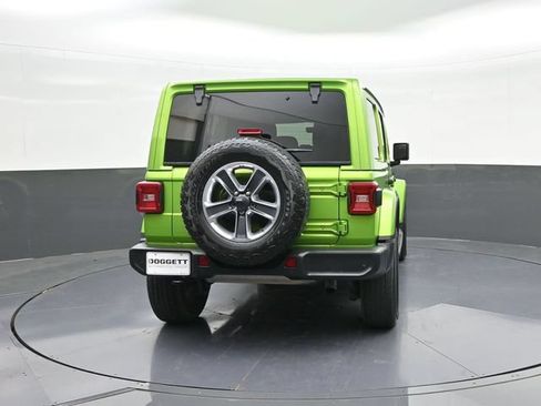 Used 2019 Jeep Wrangler Unlimited Sahara AWD/4WD image 11