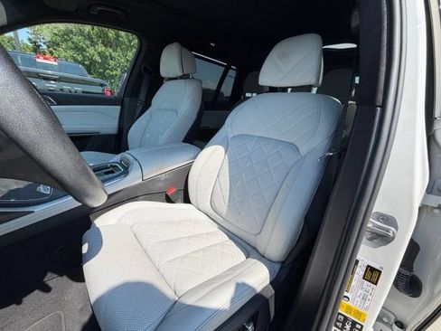 Used 2023 BMW X7 xDrive40i w/ Premium Package AWD/4WD image 18