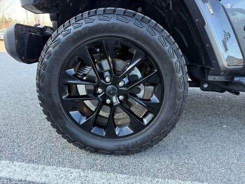 Used 2025 Jeep Gladiator Sport image 13