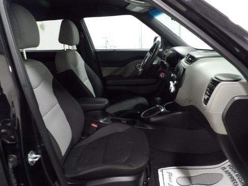 Used 2018 Kia Soul FWD image 9