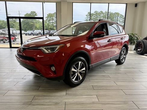 Used 2017 Toyota RAV4 XLE FWD image 3