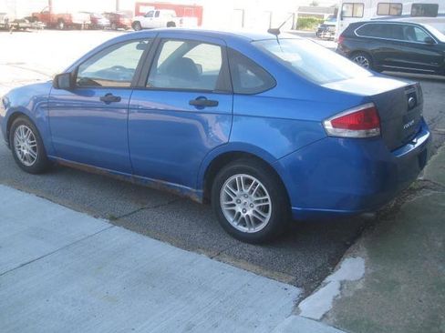 Used 2010 Ford Focus SE FWD image 6