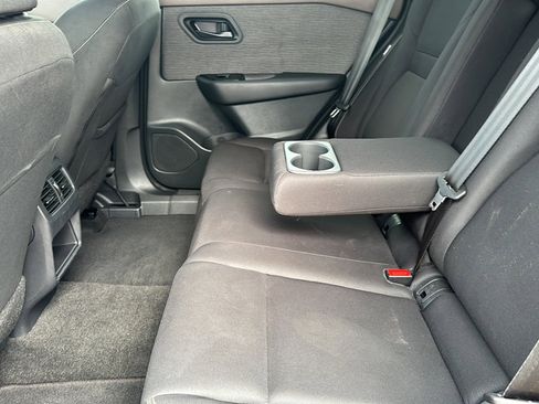 Used 2023 Nissan Rogue S image 18