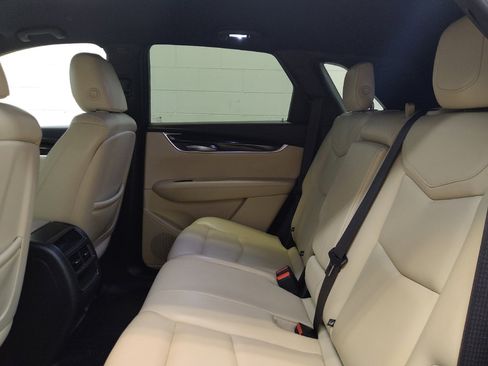 Used 2018 Cadillac XT5 FWD image 18
