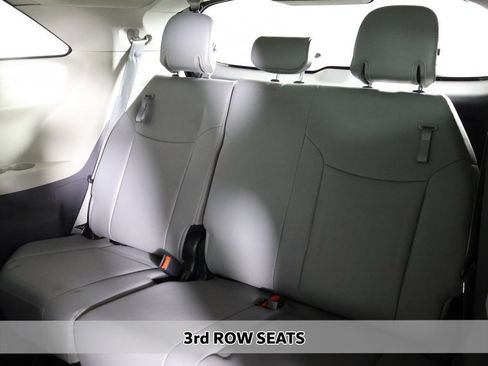 Used 2023 Toyota Sienna XLE image 8