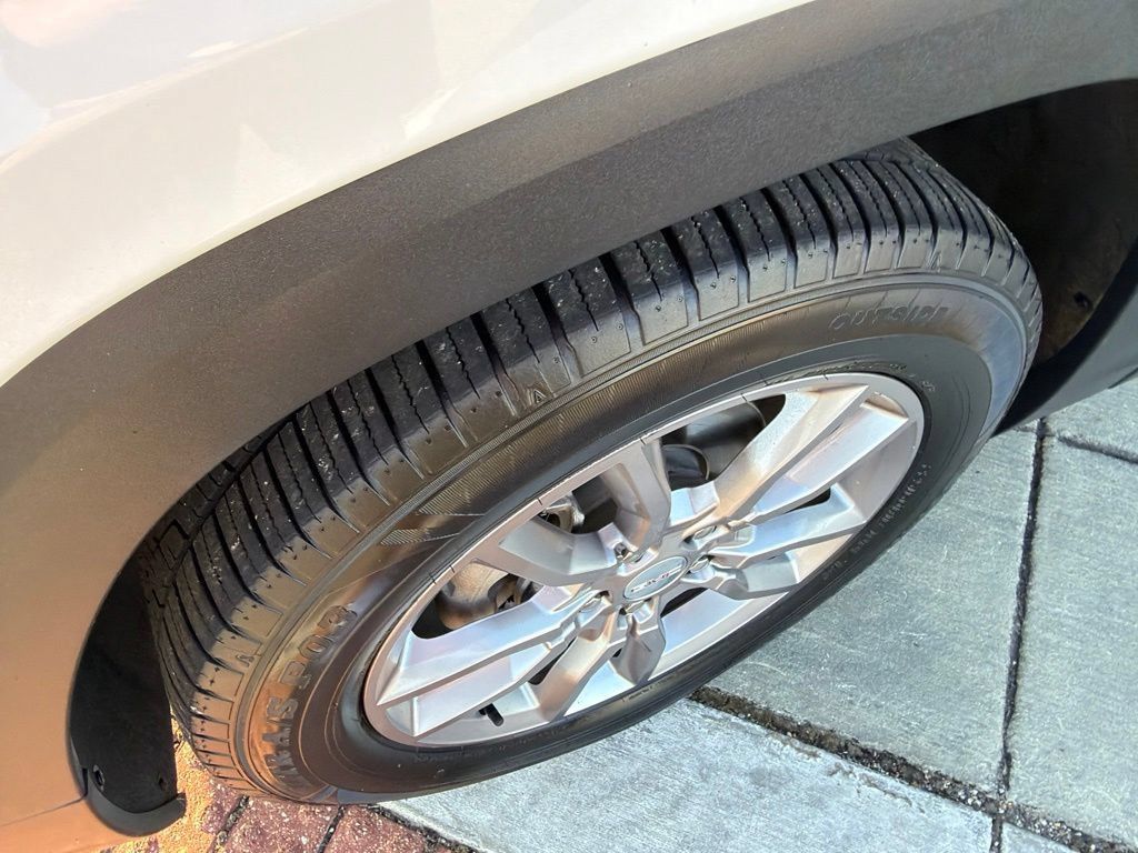 Used 2023 GMC Terrain SLT FWD image 11