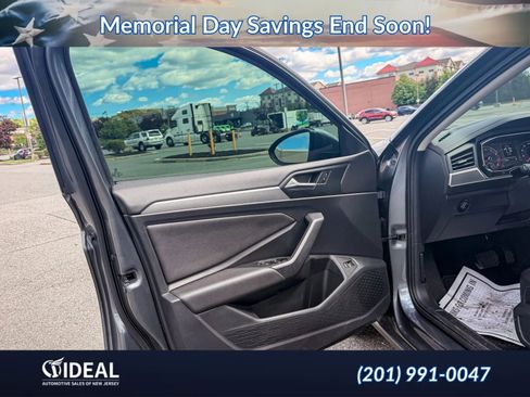 Used 2019 Volkswagen Jetta SE w/ Cold Weather Package FWD image 17