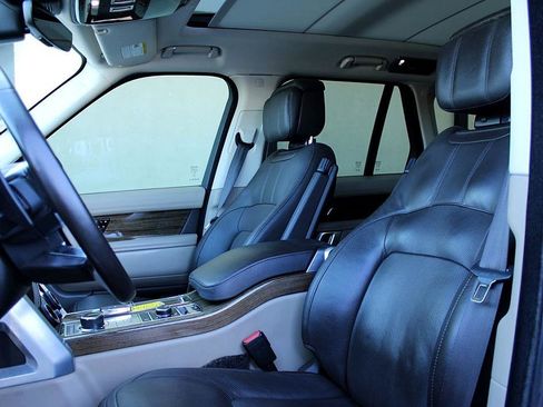 Used 2018 Land Rover Range Rover Supercharged image 11