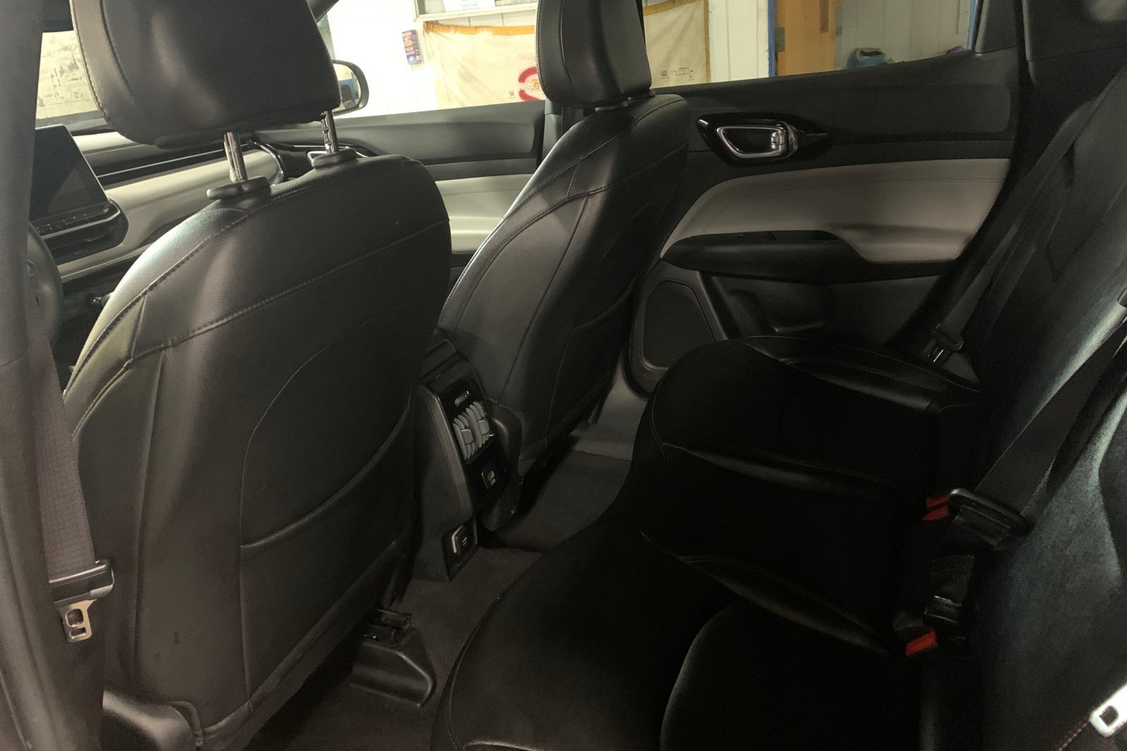 Used 2024 Jeep Compass Limited AWD/4WD image 12
