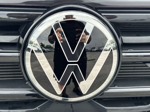 Certified 2024 Volkswagen Atlas Cross Sport SE FWD image 18