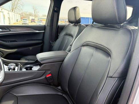 New 2025 Jeep Grand Cherokee L Limited AWD/4WD image 10