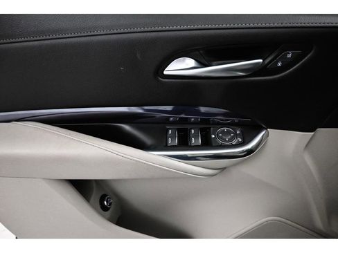 Certified 2023 Cadillac XT4 Luxury w/ Cold Weather Package FWD image 10