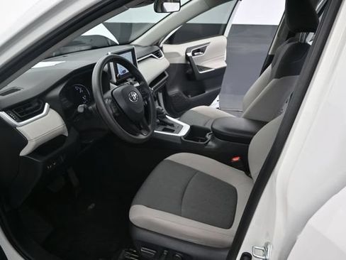 Used 2024 Toyota RAV4 XLE FWD image 4